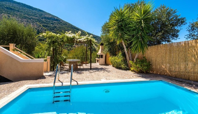 Romantic Cottage with Private Pool and Garden near Vathy and Dexa Beach