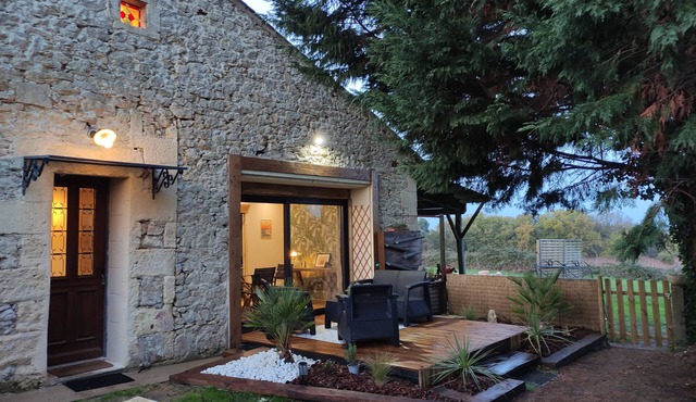Romantic cottage with private spa near St-Émilion
