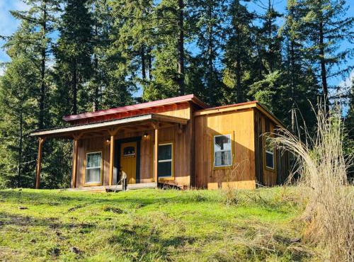 Romantic Cottage with Sauna and Cold Plunge