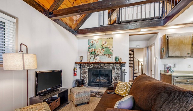 Romantic Cottage with Dog-Friendly Yard - Internet, Fireplace, Snowbird-Friendly