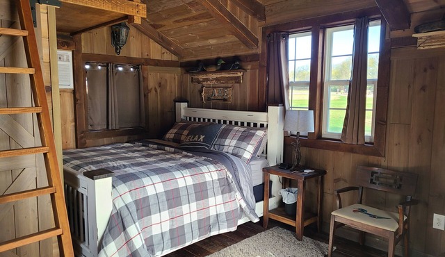 Romantic Country Cabin at Lakeview by Sue