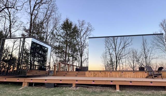 Romantic Couples Mirror Cabin | Hot Tub + Sauna