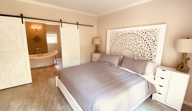 Romantic couples getaway large 2 person tub large out area to hangout and lounge