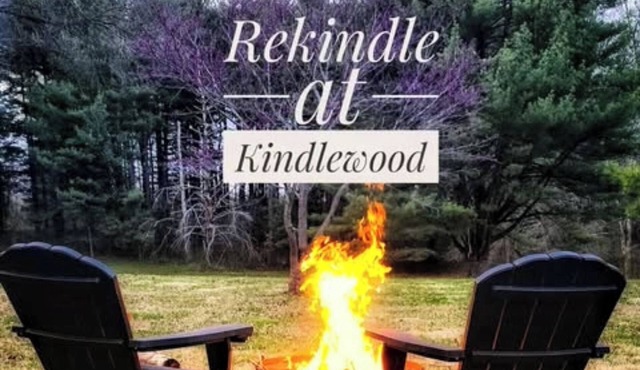 Romantic couples getaway in awesome Bluford with WiFi, Fireplace, and Game Room