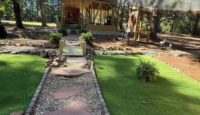 Romantic couples getaway in the treetops.