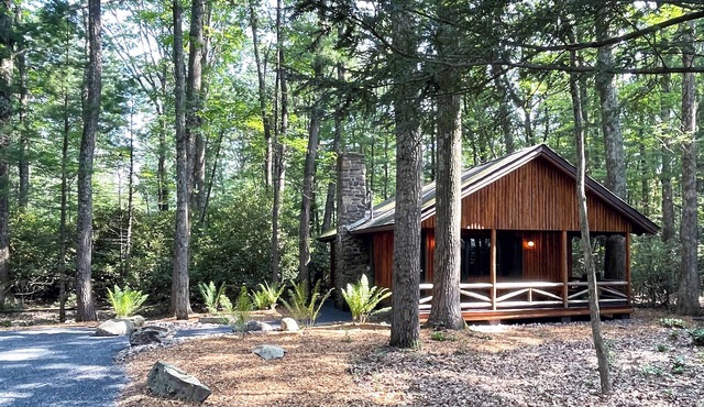 Romantic Couples Log Cabin Suite in the Poconos with Jetted Tub