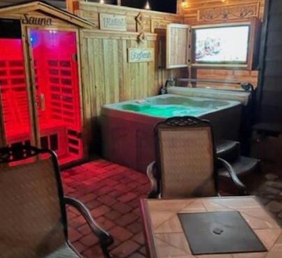 Romantic Couples Retreat - Tahoe Room