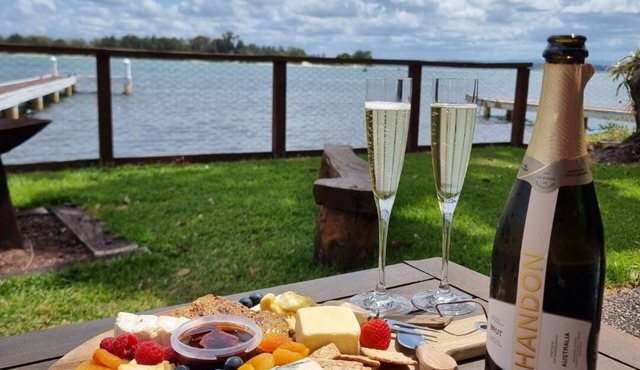 Romantic Couples Waterfront Escape