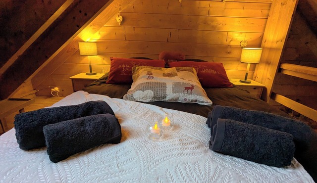 Romantic detached chalet - swimming pool - at the foot of the alpine resorts.