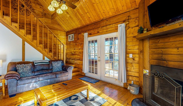 Romantic & Dog-Friendly Log Cabin in the Woods with Private Hot Tub