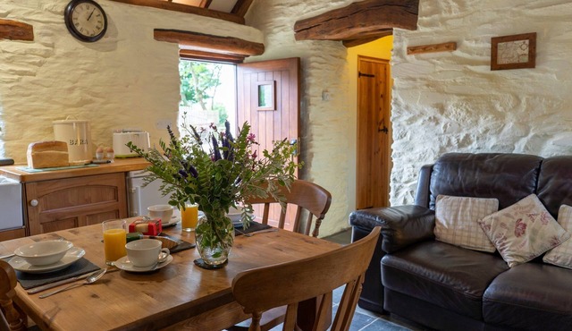 Romantic dog friendly 1-bedroom cottage in Pembrokeshire countryside