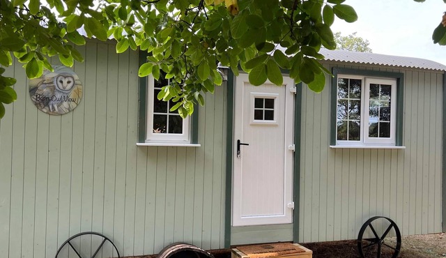 Romantic Ensuite Shepherd's with Countryside views