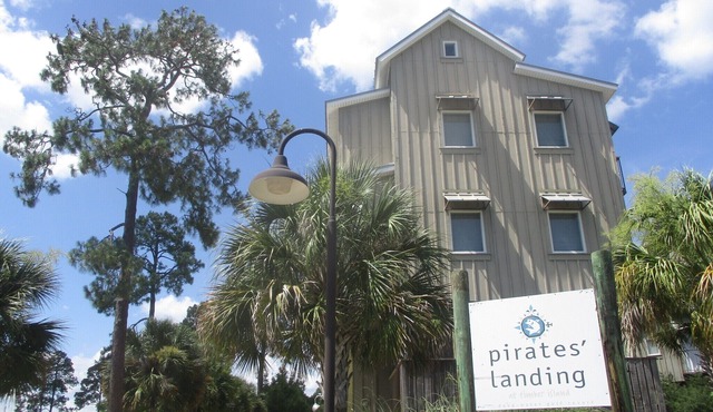 Romantic Escape For Captain & 1st Mate