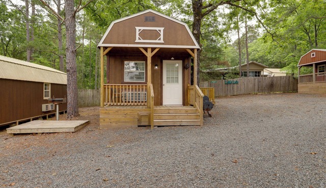 Romantic Escape in Greers Ferry < 1 Mi to Lake