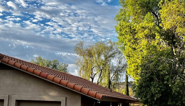 Romantic escape overlooking the mountains, close to the city and nature, trails.