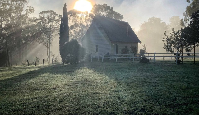 Romantic escape under Mt Maroon