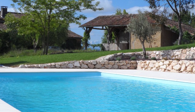 Romantic farmhouse apartment for 2