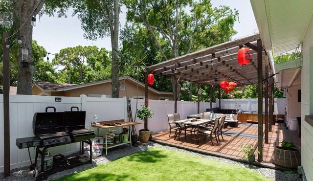 Romantic Florida villa with hot tub - 5 mins from beautiful Madeira Beach!!!!!!!