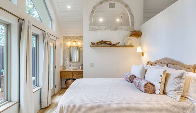 Romantic Forest Cabin by Flathead Lake