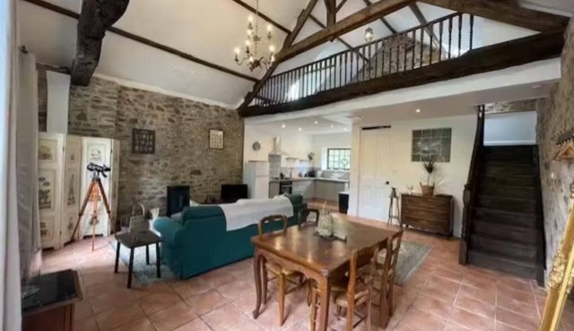 Romantic 1BR Retreat for Two Private Hot Tub, Garden & Scenic Views Near Bayeux