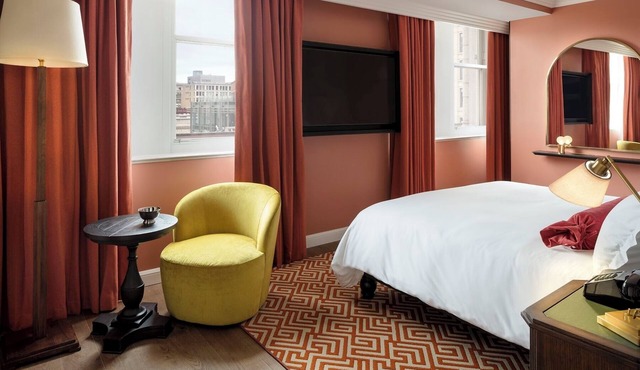 Romantic Get Away! Onsite Dining & Bar | Pet Friendly Near National Mall & Metro