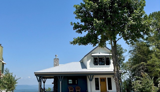 Romantic Getaway at Honeymoon Cottage