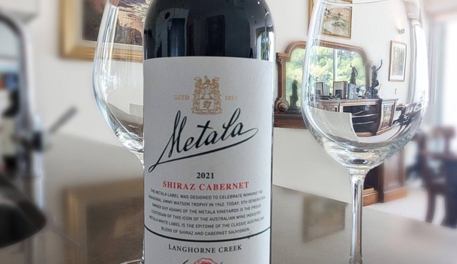 Romantic Getaway for two in the hub of Victor Harbor