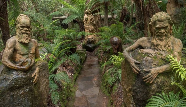 Romantic Getaway Cabin overlooking City, Bush, Wildlife