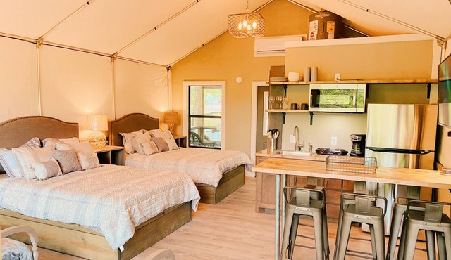 Romantic Getaway Cabin on Creek! Relax and unwind surrounded by nature! - SG4