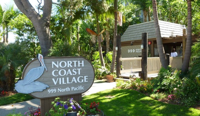 Romantic Getaway for 2 in Cottage in complex right on the beach