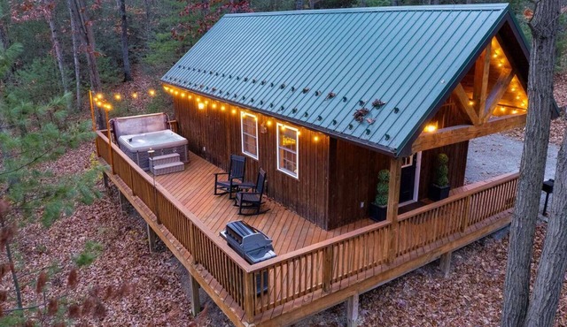 Romantic Getaway | Hot Tub, Fire Pit, Ping Pong