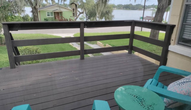 Romantic getaway, lakeview 5 min from the Downtown!