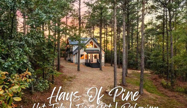 Romantic Getaway, Modern Cabin, Fire Pit & Hot Tub