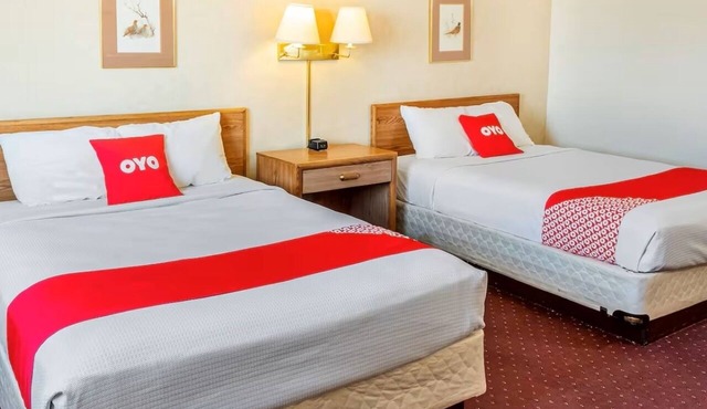 Romantic Getaway Near Airport and Downtown! Free Parking!