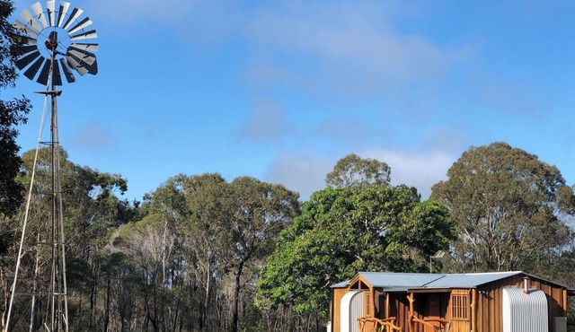 Romantic getaway on 75 acres with outdoor bath
