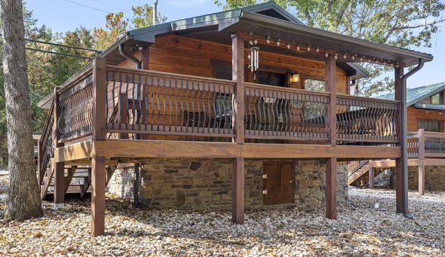 Romantic Getaway on the Shores of Table Rock Lake - Indian Point (C18)