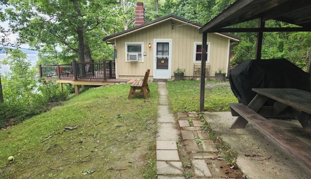 Romantic getaway or family/friend vacation with private beach!