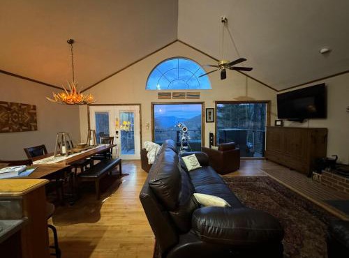 Romantic Getaway or Family Vacay with Mountain Views & Hot Tub