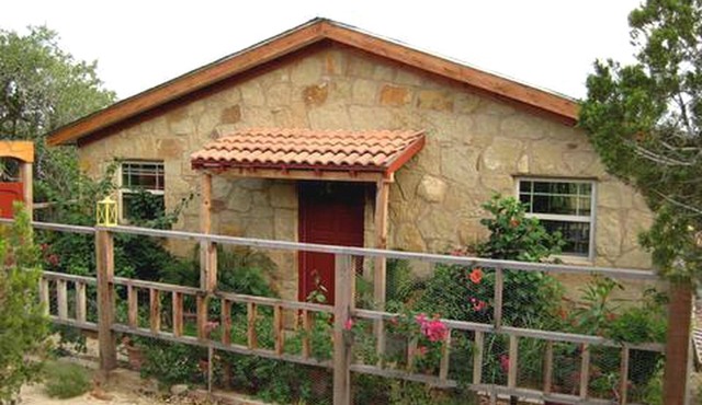 Romantic Getaway Rental with a Private Pool and an Outdoor Hot Tub near Wimberley, Texas