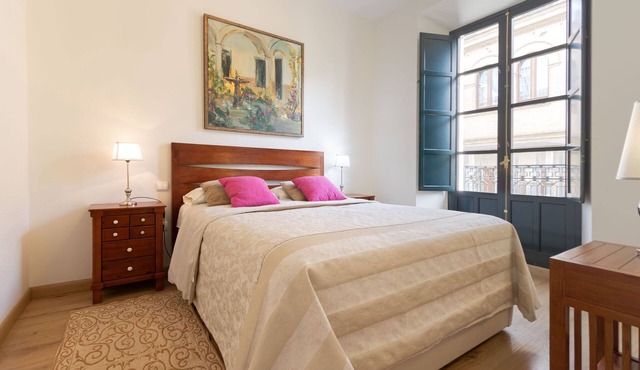 Romantic Getaway Sevilla City Center 2 pax