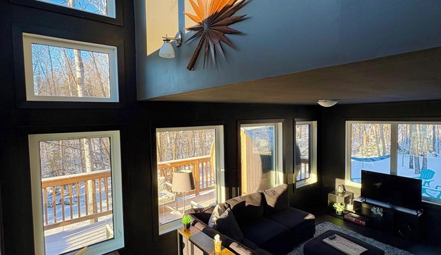 Romantic Getaway, Tiny High-Rise Cabin