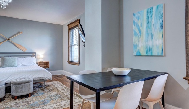 Romantic Getaway w/King Bed in Historic Lunenburg (Suite 4)