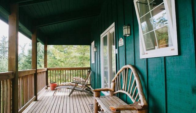Romantic Getaway with Water & Mt. Baker Views, Private Beach