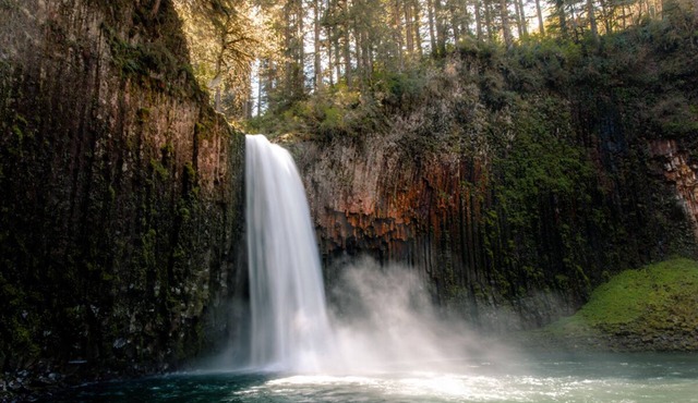 Romantic Glamping escape with wood fired hot tub/hiking, near hidden waterfalls.