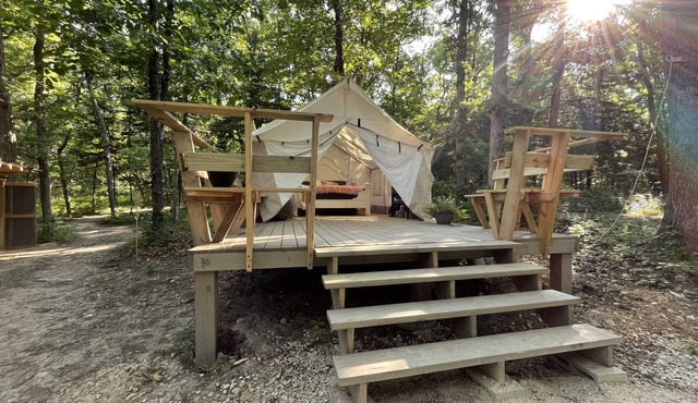 Romantic glamping site with views of the lake.