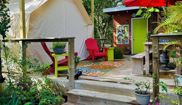 Romantic Glamping Tent/Tiny House Garden Retreat