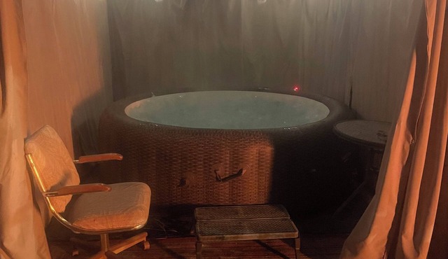 Romantic glamping getaway!!