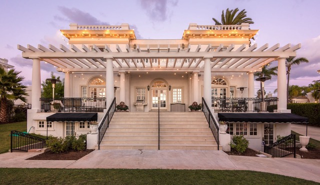 Romantic Guest House, Spectacular Views, Close to everything , Private Hot Tub