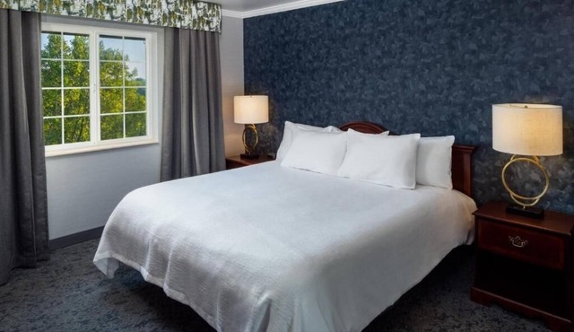 Romantic Guestroom Perfect for Couples’ Escape