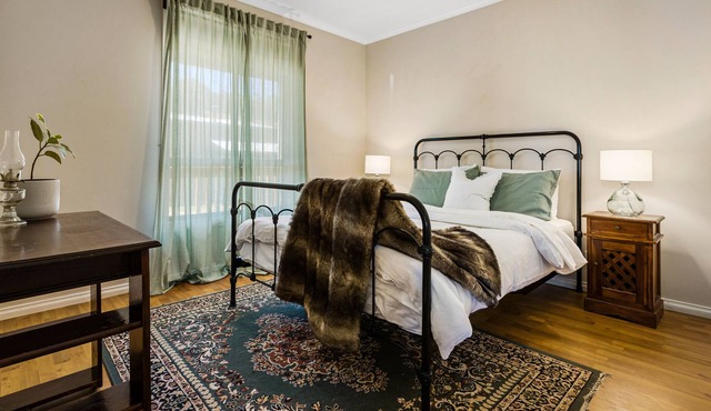 Romantic Heathcote Winery Stay & Olive Grove